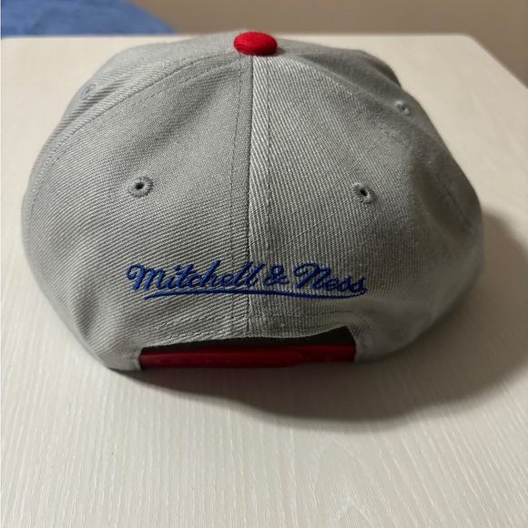 Chicago Bulls Men's Sweatshirt M, Sweatpants S & 2 Hats - Picture 7 of 8